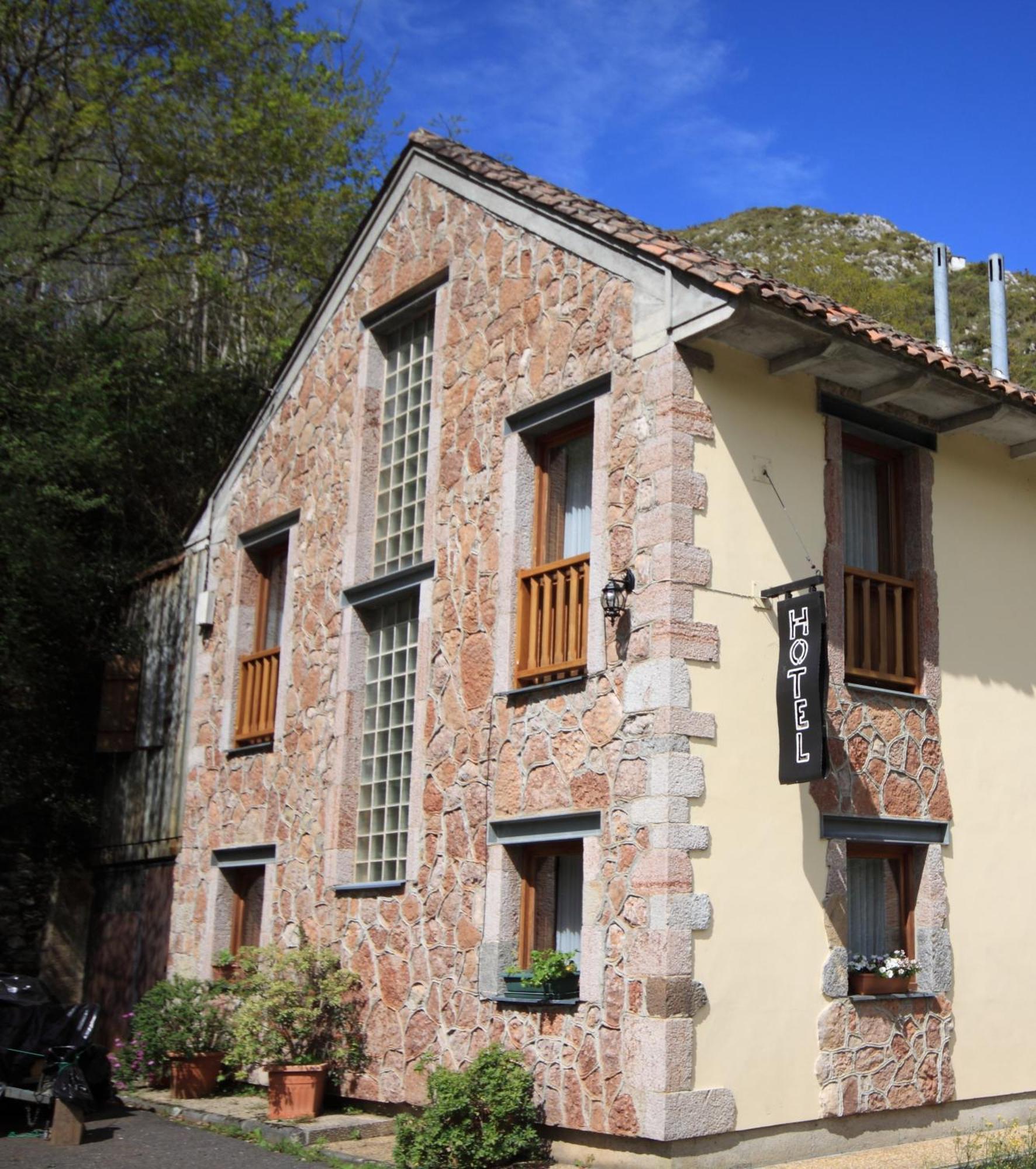 La Salmonera Cangas De Onis Cano Ngoại thất bức ảnh