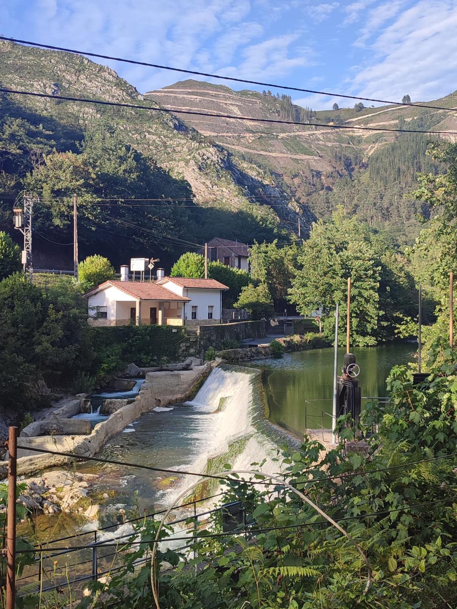 La Salmonera Cangas De Onis Cano Phòng bức ảnh